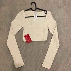 ARITZIA TEE